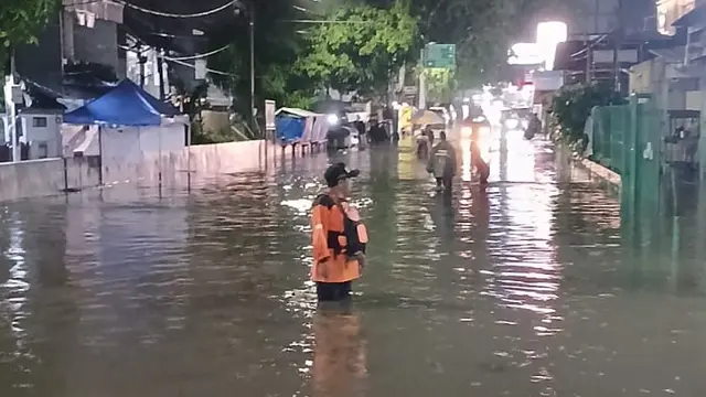 Hujan Deras di Tangsel, Buat Sejumlah Pemukiman dan Akses Jalan Tergenang Banjir