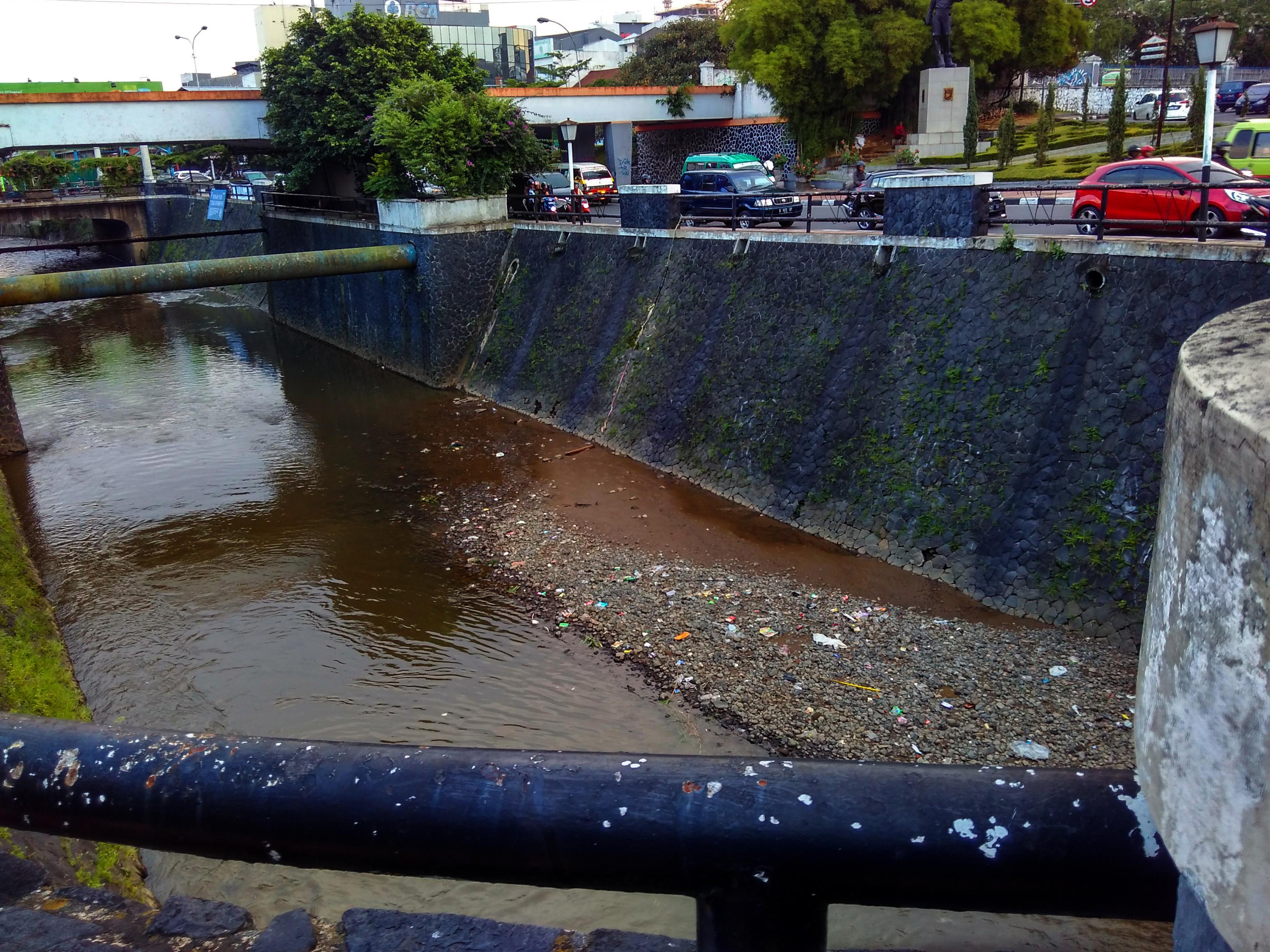 Lokasi ngabuburit tempo dulu di Kampung Pangumbahan, Jalan Perintis Kemerdekaan dan Balai Kota Bandung, Jawa Barat. (Liputan6.com/Arie Nugraha)