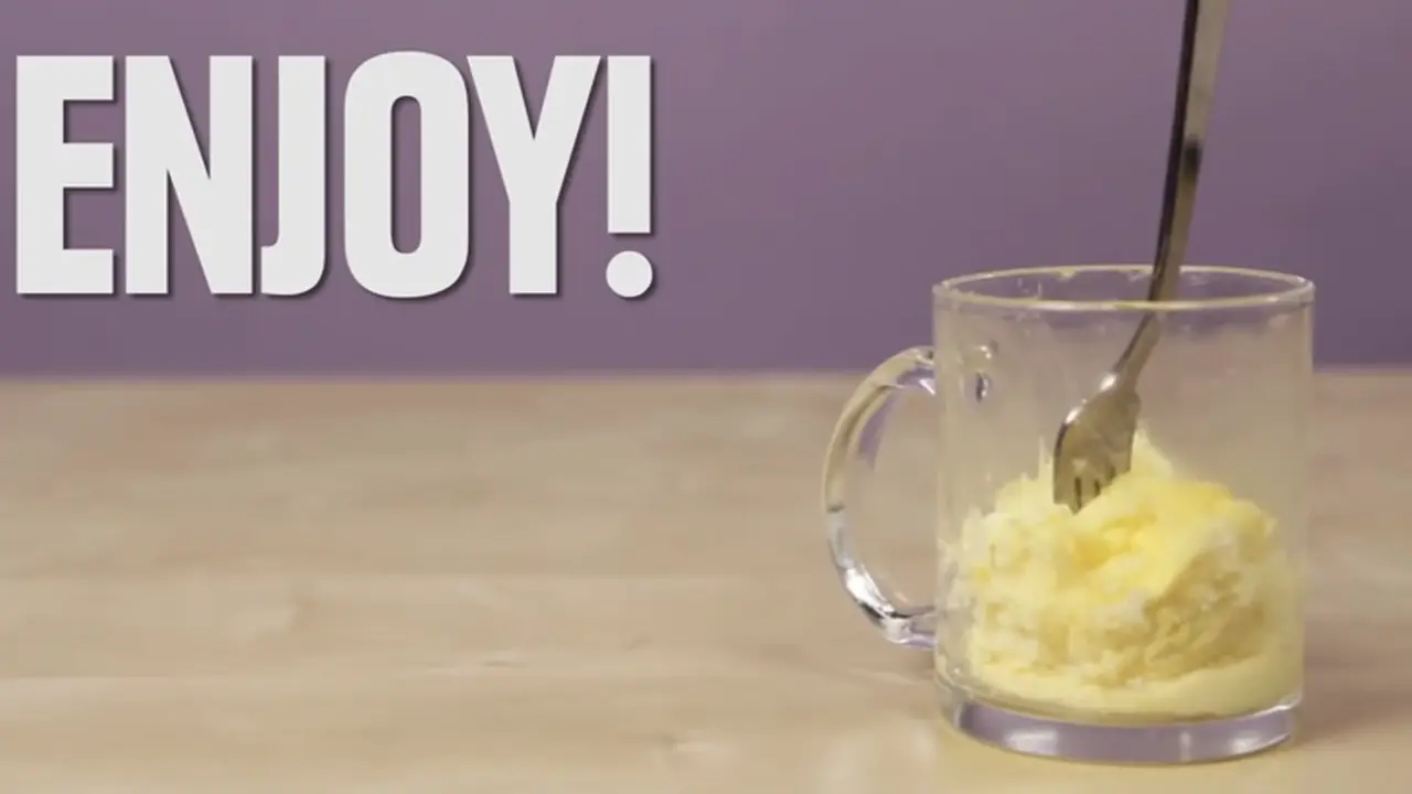 Masak teiur dengan microwave. (Youtube)