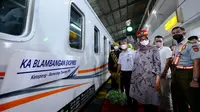 Bupati Banyuwangi Ipuk Fiestiandani secara simbolis berangkatkan Kereta Api Blambangan Ekspres dari Stasiun Ketapang menuju Stasiun Semarang Tawang (Istimewa)