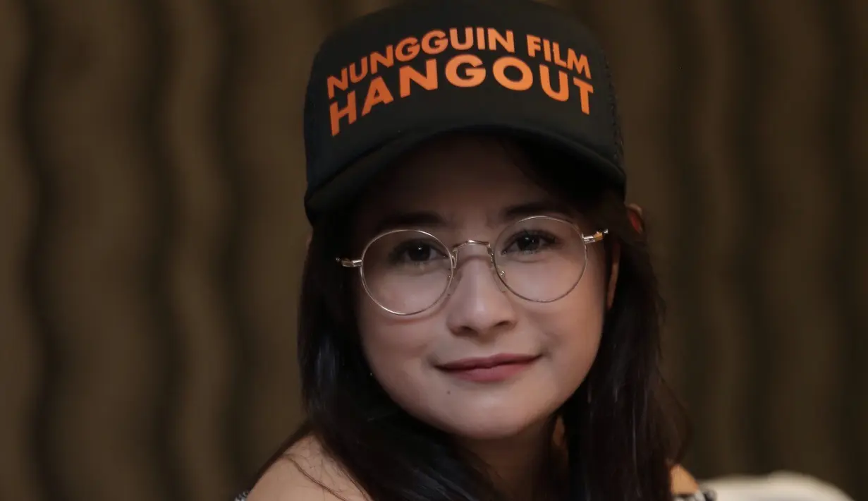 "Ini yang paling berkesan banget, setiap hari aku nggak ada yang ketawa. Karena biasanya setiap dalam set aku udah serius mendalami karakter aku, tapi di sini aku ketawa mulu," tukas Prilly. (Galih W. Satria/Bintang.com)