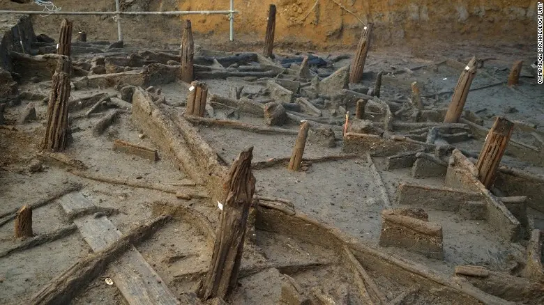 Terletak 33 kaki di bawah tanah, para arkeolog berkumpul untuk memeriksa sisa-sisa rumah yang terkubur ribuan tahun lamanya. (cnn.com)