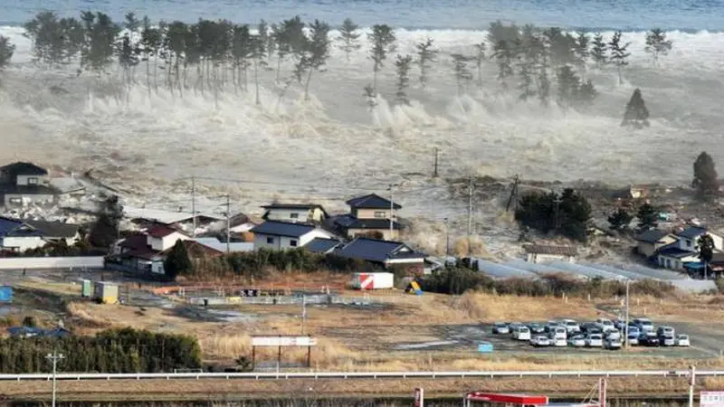 Top 3: Tsunami Raksasa Setinggi Gedung Pencakar Langit Nge-Hits