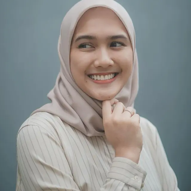 Akui Masih Belajar, Ini 6 Potret Annissa Adik Alyssa Soebandono dalam Balutan Hijab