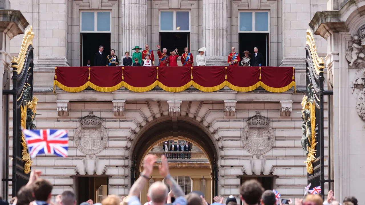 Balkon ikonik di Istana Buckingham