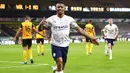 Striker Manchester City, Gabriel Jesus, melakukan selebrasi usai mencetak gol ke gawang Wolverhampton Wanderers pada laga Liga Inggris di Stadion Molineux, Senin (21/9/2020). Manchester City menang dengan skor 3-1. (Marc Atkins/Pool via AP)