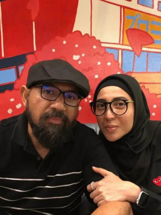 24 Tahun Menikah, Ini 6 Potret Mesra Devi Permatasari dan Suami