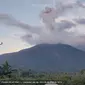 Gunung Lewotobi Laki-Laki mengalami erupsi pada Rabu (5/6/2024), pukul 17.04 Wita. (Liputan6.com/ Dok PVMBG)