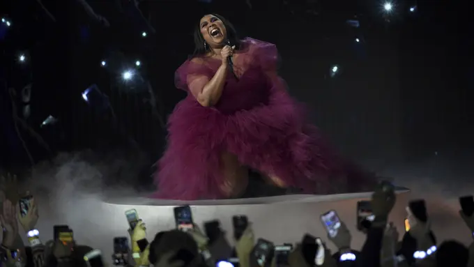 Taylor Swift hingga Camila Cabello Meriahkan Panggung AMA 2019