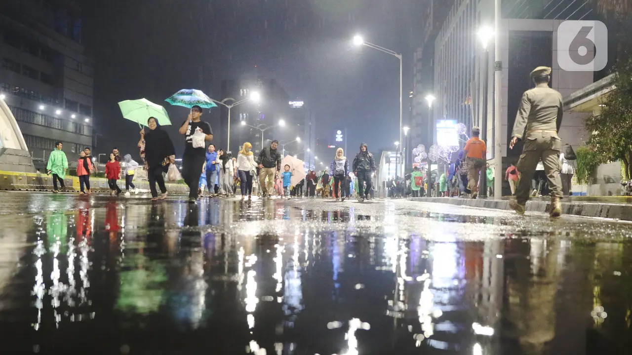 Meski Diguyur Hujan, Car Free Night Pergantian Tahun Tetap Dipadati Masyarakat