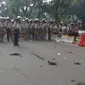 Polisi bersiaga mengawal demo di kawasan Patung Kuda, Jakarta, Selasa (21/10/2020). (Liputan6.com/ Ady Anugrahadi)