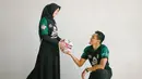 Ia menikahi tambatan hatinya, Siti Qonita, di Masjid Al Akbar, Surabaya, pada 1 November 2020 lalu. Keduanya bertemu pertama kali pada awal 2019. (Liputan6.com/IG/@rachmatirianto)