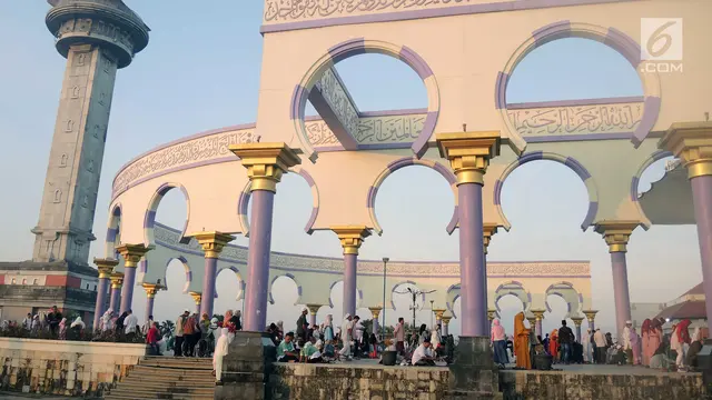 Melihat Pelaksanaan Salat Idul Fitri di Masjid Agung Jawa Tengah