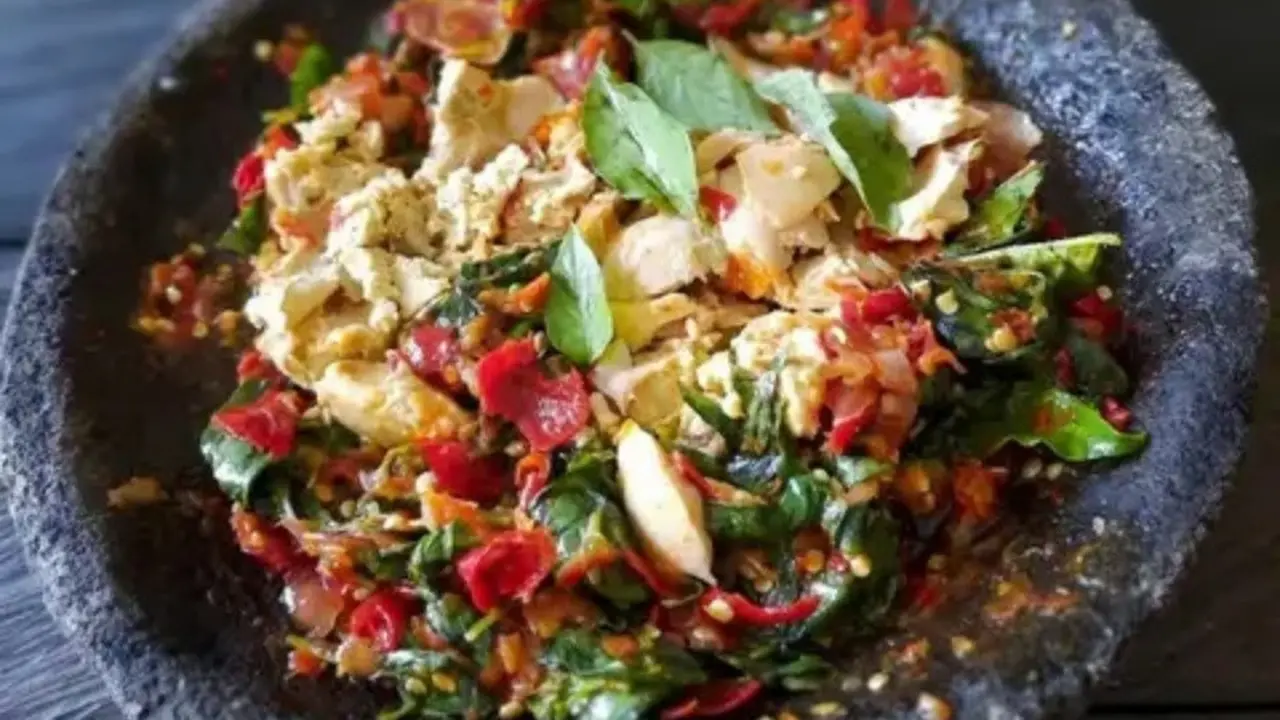 Resep sambal telur asin. (dok. Cookpad @Dinekitchen)