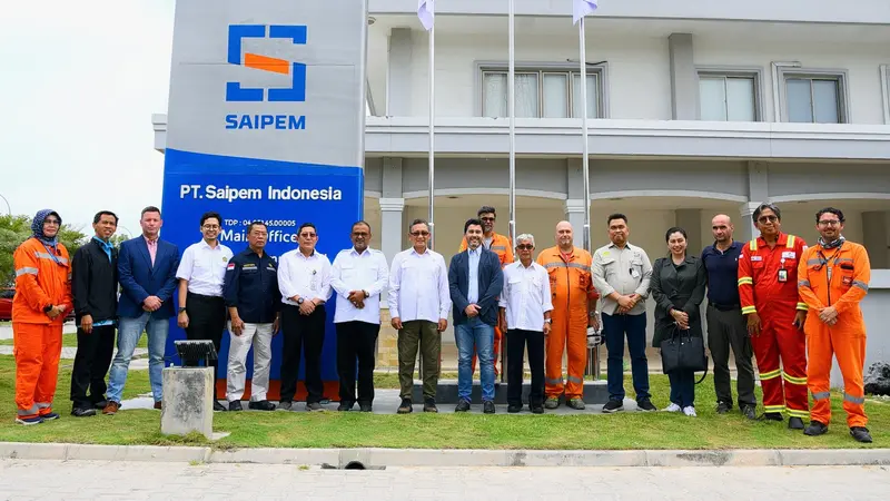 Menteri Energi dan Sumber Daya Mineral (ESDM) Arifin Tasrif didampingi Kepala SKK Migas Dwi Soetjipto mengunjungi fasilitas produksi PT Saipem Indonesia Karimun Yard (SIKY) dan Baker Hughes  di Kepulauan Riau. (dok SKK Migas)