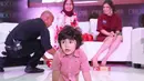 Anak pasangan Carissa Putri kini berusia  3,5 tahun. Sebagai seorang ibu, pemeran ini juga terus memperhatikan tumbuh kembang buah hatinya, Quenzino Acana Naif. (Adrian Putra/Bintang.com)