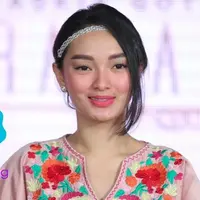 Zaskia Gotik sempat dihujat netizen saat dirinya menggunakan rambut palsu.