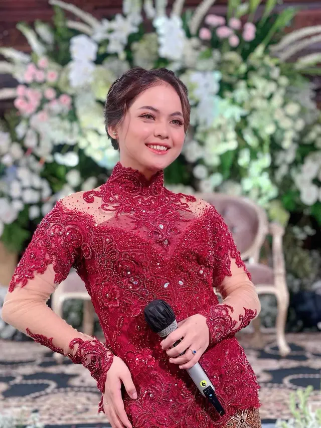 6 Potret Artis di Pernikahan Via Vallen, Gayanya Curi Perhatian