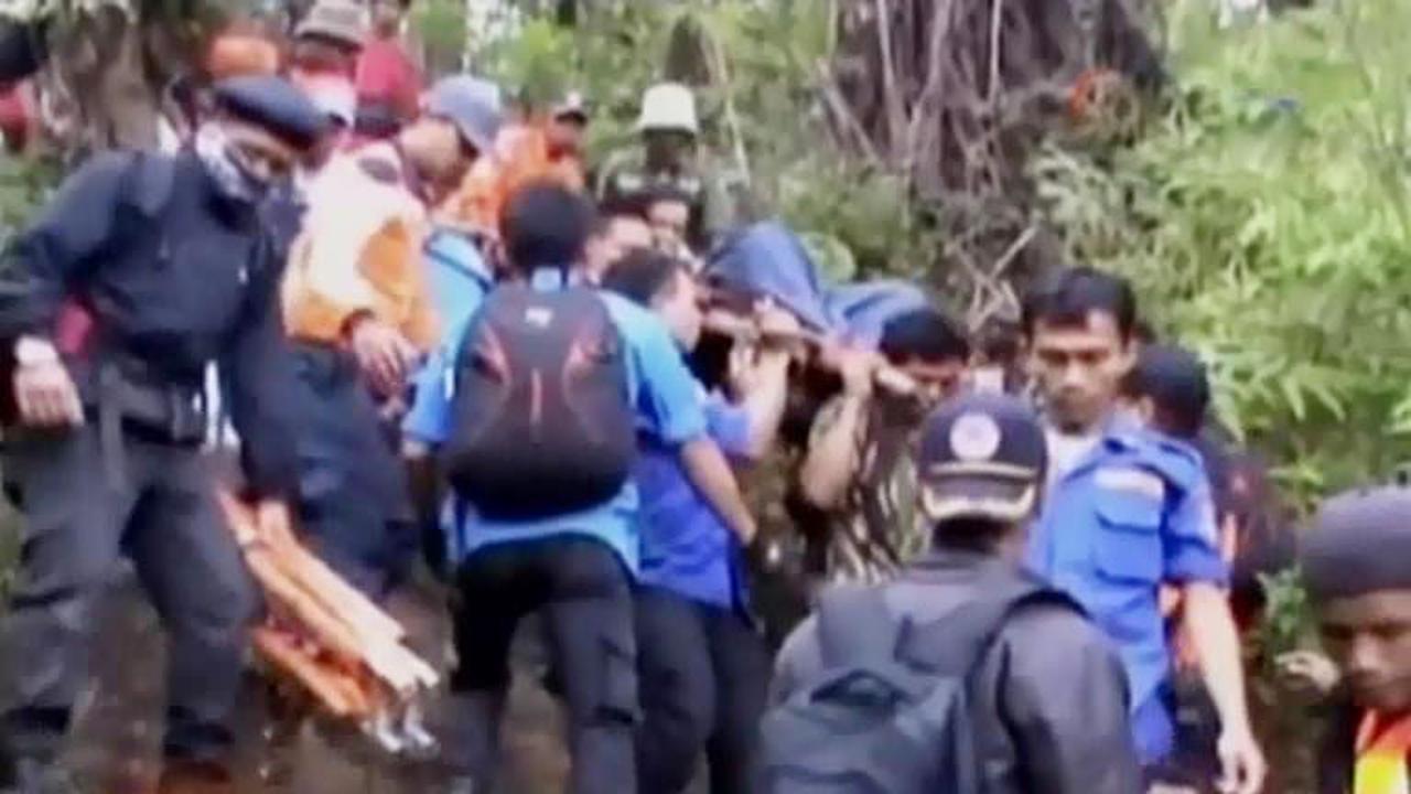 VIDEO: Jacki Chan Evakuasi Pendaki yang Jatuh di Gunung Dempo