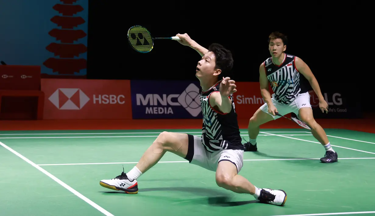 Kevin Sanjaya/Marcus Gideon berusaha bangkit di game kedua. Mereka pun unggul 11-8 di interval dan terus menjauh hingga 15-10. Choi Sol-gyu/Kim Won-ho coba mendekat hingga hanya terpaut dua angka, 15-17. The Minions pun berhasil merebut game kedua dengan 21-17. (Dok. PBSI)