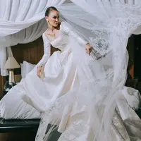 Desainer Tanah Air di Balik Gaun Pengantin Viral Artis Indonesia. [@lunamaya]
