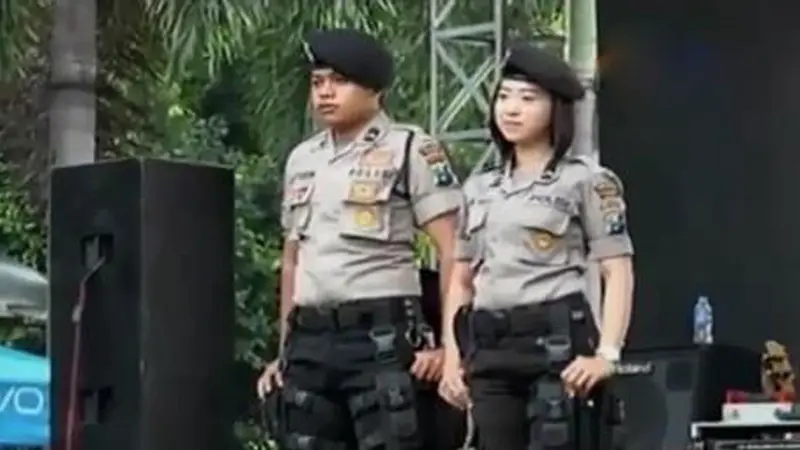  Peragaan Busana Model Polisi 