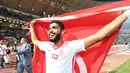 Pemain Timnas Tunisia melakukan selebrasi usai lolos ke Piala Dunia 2018 di Stadion Olimpiade Rades, Tunisia (11/11). Dalam pertandingan tersebut Tunisia berhasil imbang 0-0 dengan Libya, dan dinyatakan lolos ke Piala Dunia 2018. (AFP Photo/Fethi Belaid)