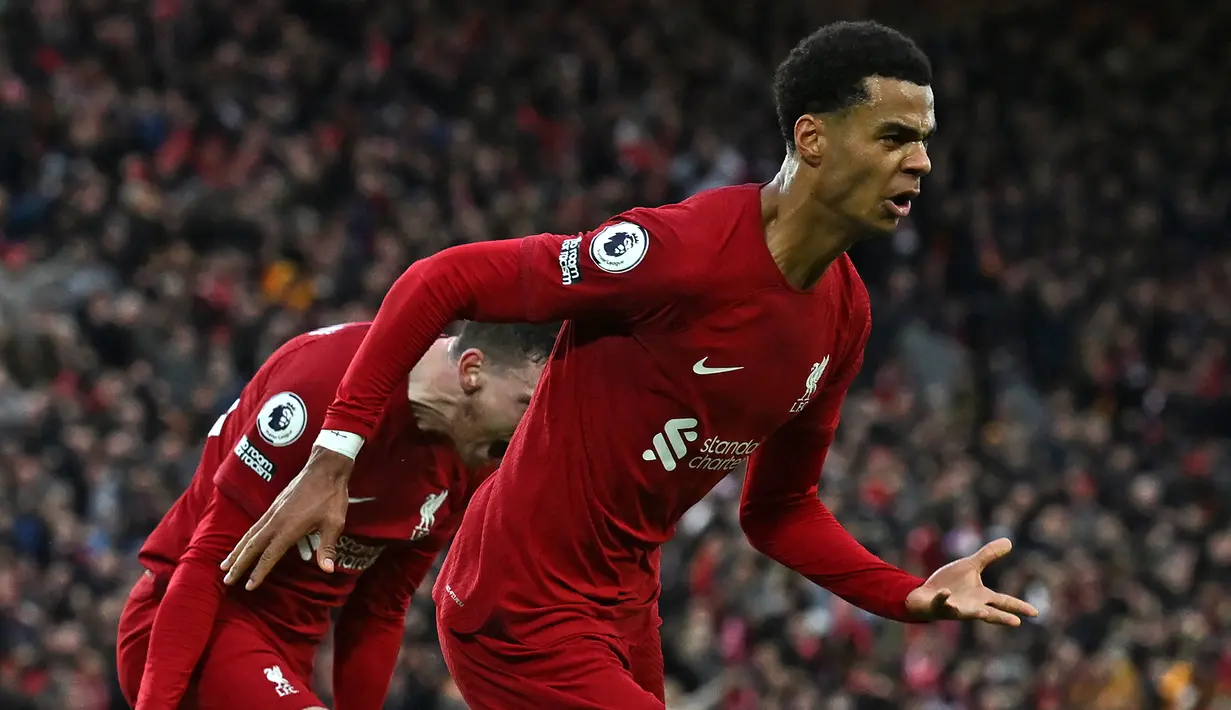 Selebrasi striker Liverpool, Cody Gakpo setelah mencetak gol ke gawang Manchester United pada laga Liga Inggris 2022/2023 di Anfield Stadium, Liverpool (5/3/2023). Baru didatangkan Liverpool pada tengah musim 2022/2023 dari PSV Eindhoven, Cody Gakpo langsung menjadi pemain Belanda tertajam di Liga Inggris musim 2022/2023 bersanding dengan Crysencio Summerville dengan mencetak 4 gol bagi The Reds dari total 9 laga. (AFP/Paul Ellis)
