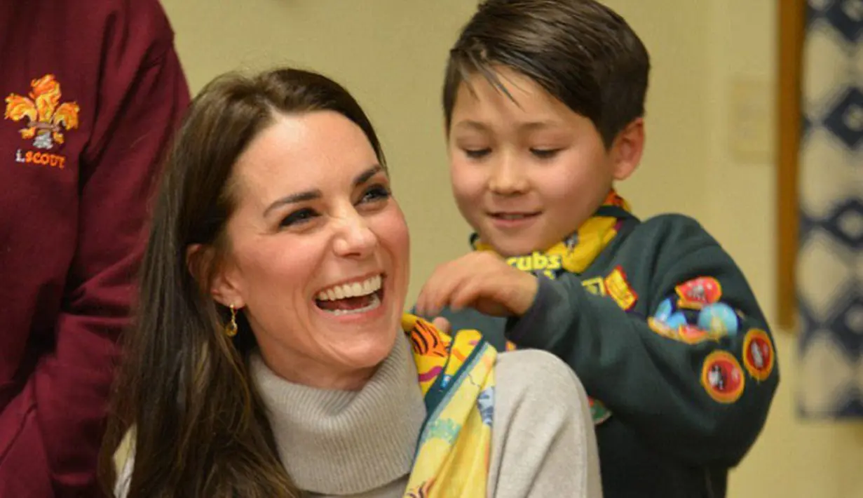 Mengikuti serangkaian kegiatan sosial dan organisasi bukan hal asing lagi untuk Kate Middleton. Kabar terbaru disiarkan, Kate menghadiri acara Cub Scout Pack yang merupakan acara kepanduan. (doc.dailymail.com)