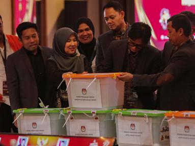 Komisi Pemilihan Umum Daerah (KPUD) DKI Jakarta resmi menggelar rapat pleno rekapitulasi penghitungan perolehan suara di tingkat Provinsi DKI Jakarta pada Pilkada Jakarta 2024 di Hotel Sari Pan Pacific, Jakarta Pusat, Sabtu (7/12/2024). (Liputan6/Angga Yuniar)
