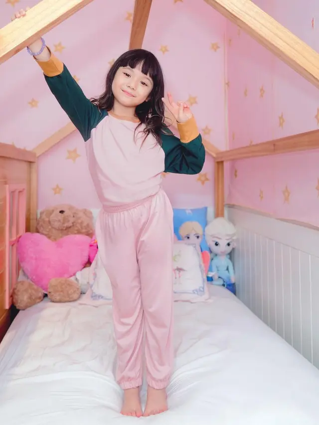 Kamar Gempi yang baru direnovasi, ada wallpaper BT21