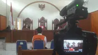 Pengadilan Negeri Garut, Jawa Barat, akhirnya menjatuhkan vonis 10 tahun penjara kepada Wawan Setiawan, Panglima NII yang mengajarkan salat menghadap ke timur. (Liputan6.com/Jayadi Supriadin)