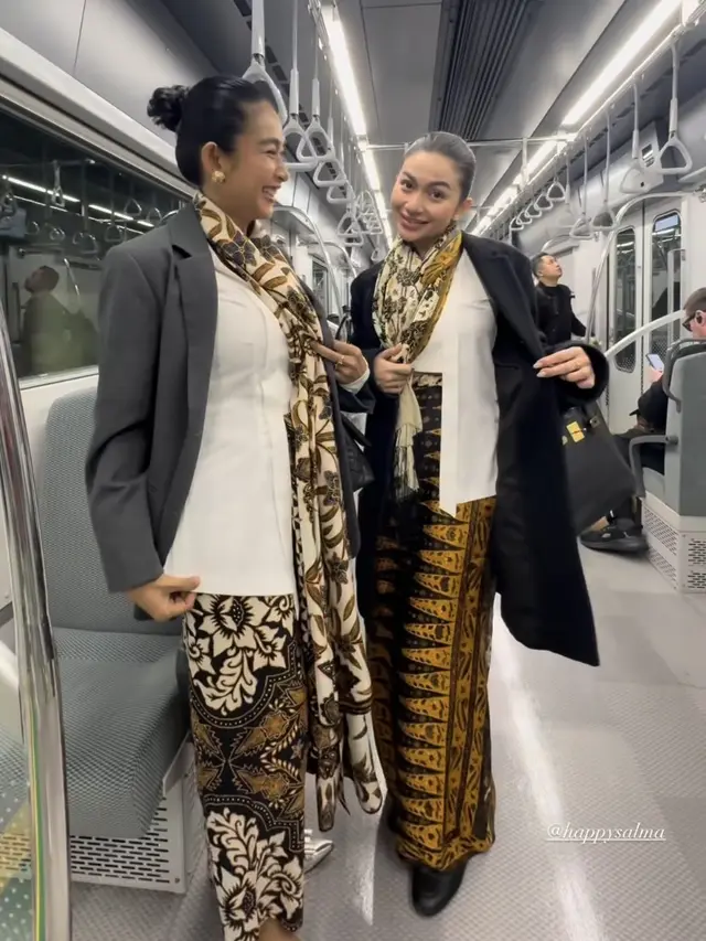 Happy Salma dan Ariel Tatum di Jepang. [@arieltatum]