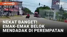 Aksi berikut ini jangan ditiru dan perlu jadi kewaspadaan. Seorang emak-emak bermotor viral lantaran berkendara secara tidak wajar. Awalnya emak-emak tersebut berkendara di tepi kiri jalan, diduga hendak belok ke kiri di perempatan.
