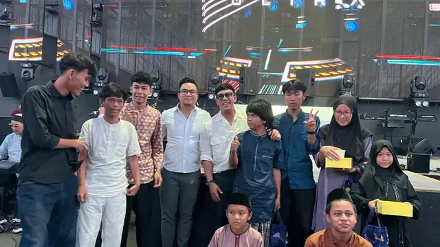 Ruri Repvblik dan Mike Goh