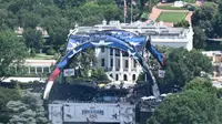 Ultah ke-80, Trump Nonton UFC di Gedung Putih