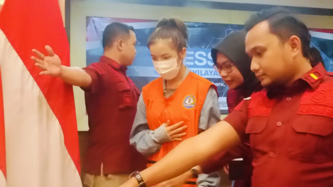 WNA Thailand yang ditangkap Kantor Imigrasi Kota Dumai karena ingin membuat paspor Indonesia.