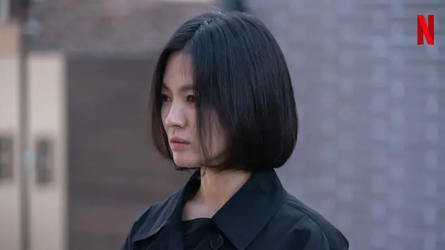 Transformasi Gaya Rambut Song Hye Kyo yang Tunjukkan Pesona Lady Boss hingga Princess
