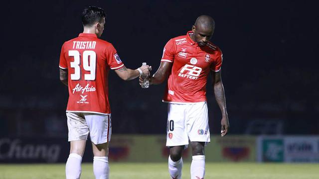Klub Degradasi, Greg Nwokolo Pindah ke Malaysia? - Indonesia Bola.com