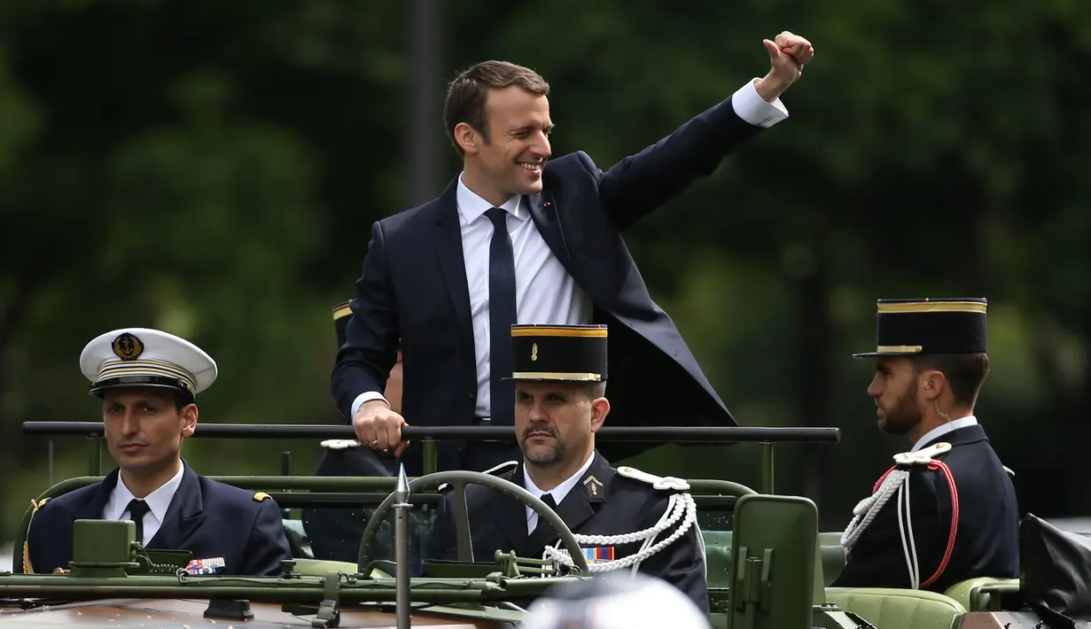 Emmanuel Macron resmi menjadi presiden Prancis ke 24 menggantikan Francois Hollande, Paris, Minggu (14/5). (AFP PHOTO / CHARLY TRIBALLEAU)