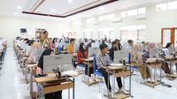 Suasana hari pertama pelaksanaan Ujian Tulis Berbasis Komputer (UTBK) Seleksi Nasional Berbasis Tes (SNBT) di Universitas Jember. (Istimewa)