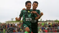 Agung Suprayogi kembali menyumbangkan gol untuk Persatu Tuban saat menjamu Madiun Putra di Stadion Lokajaya, Tuban, Sabtu (20/5/2017). (Bola.com/Robby Firly) 