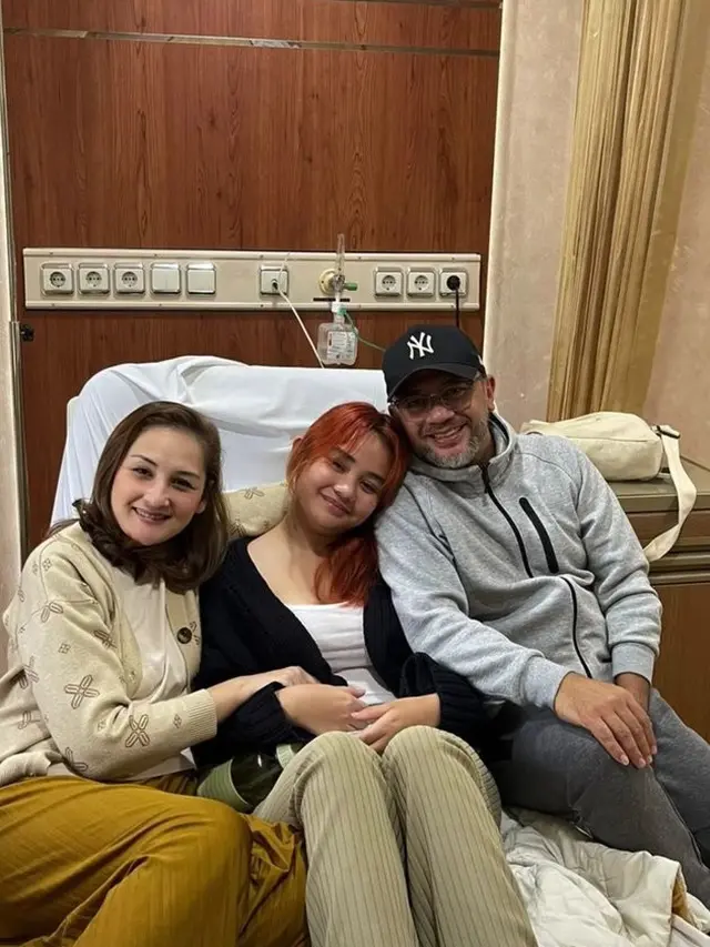 Pejuang Kesehatan Mental, Ini 6 Potret Mima Shafa Anak Mona Ratuliu Hadapi Depresi