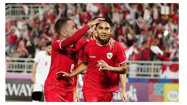 7 Editan Foto Teuku Wisnu Gabung di Pertandingan Timnas Ini Kocak