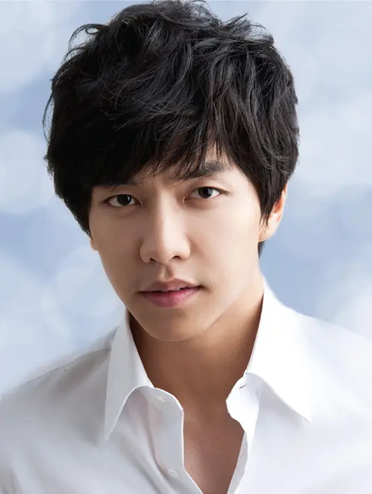 Bahkan Lee Seung Gi sempat menjadi cameo di drama Producer yang dibintangi IU pada 2015 lalu. (Foto: soompi.com)