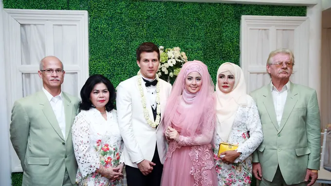 Stuart Collin dan Risty Tagor