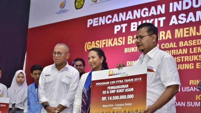 Pencanangan industri hilirisasi batubara di Bukit Asam Coal Based Special Economic Zone (BACBSEZ), Tanjung Enim, pada Minggu (4/3/2019). Dok Kementerian BUMN
