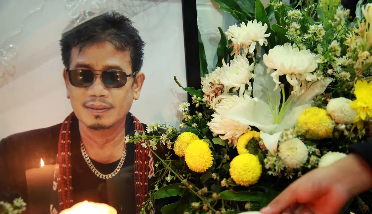 Penyanyi yang terlahir sebagai anak keempat dari 11 bersaudara dan populer di era 1970-an itu meninggal Kamis (25/8/2016) sekitar pukul 00.05 WIB dini hari di RS Fatmawati, Jakarta Selatan. (Deki Prayoga/Bintang.com)