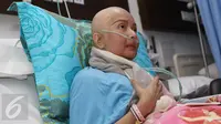 Yana Zein saat menerima wartawan di Rumah Sakit Siloam, Jakarta, Selasa (3/1). Yana Zein masih menjalani perawatan intensif terkait penyakit kanker payudara stadium 4 yang dideritanya. (Liputan6.com/Herman Zakharia)