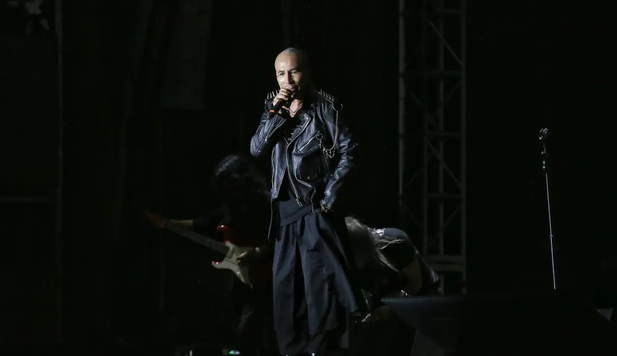 Penampilan Search di The 90's Festival 2024, Minggu (11/8). [Foto: Adrian Putra/Fimela]